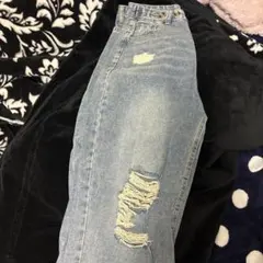 ダメージジーンズ