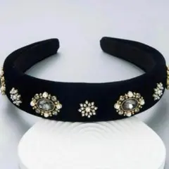 大人気！ カチューシャ ベロア 黒 ビジュー付き 太め ヘッドアクセ パーティー