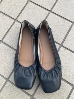 ブラック スクエアトゥ フラットシューズ