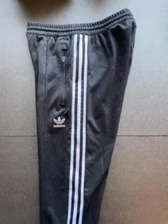 adidas 3本ライン ジャージパンツ 黒　XS