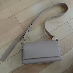 ビアズリー風　ショルダーバッグ ボディーバック ベージュ