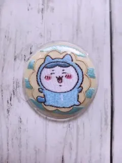 ちいかわ　ハチワレパジャマ刺繍缶バッチ