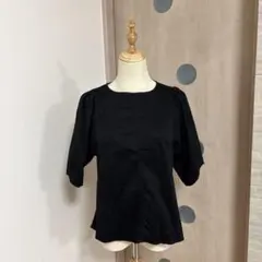 黒 パフスリーブ トップス