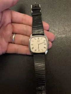 80s Vintage Seiko 腕時計 タンク ローマン文字盤 1980年製 - メルカリ