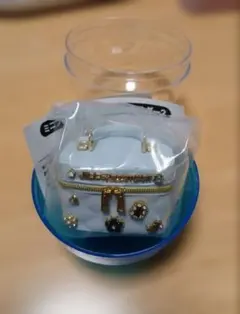 未開封♡ジルバイジルスチュアートミニブローチバニティキーホルダー２　水色