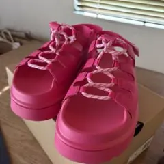 UGG W GOLDENGLOW TOGGLE ピンク 23cmのサムネイル