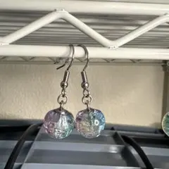 虹色ボール型ピアス