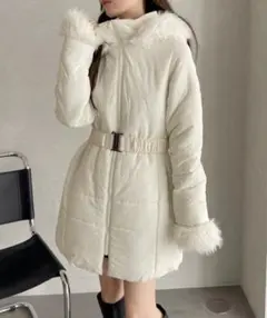 アイボリー フード付きダウンジャケット