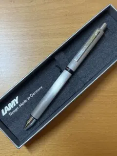 Item thumbnail for item 82853eb6-c531-4bc4-8cd9-e63c5f594140