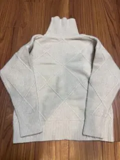 ホワイト ダイヤモンドパターン ハイネックセーター