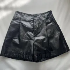 フェイク黒レザー ショートパンツ ブラック　Mサイズ