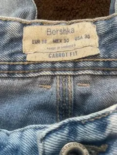 Bershka キャロットフィット デニムパンツのサムネイル
