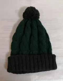 ケーブル編み ニット帽 グリーン×ブラック ポンポン付 防寒 緑
