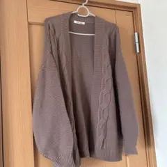 ケーブル編みカーディガン