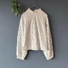 エムズエキサイト［M］上品ナチュラル◎透け感◎ホワイトフラワーレーストップス