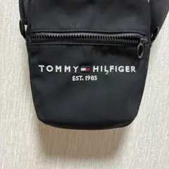 TOMMY HILFIGER ブラック ショルダーバッグ