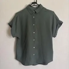 GU 半袖 シャツ カーキのサムネイル