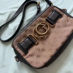 GUESS ショルダーバッグ ブラウン