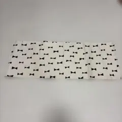 蝶ネクタイ柄の布地 はぎれ　床置き約112×40 まとめ売り可。コメント下さい。