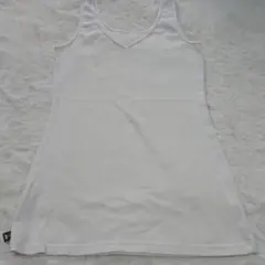 H１１３９✨美品✨Under Armour ホワイト Vネック タンクトップＳMのサムネイル