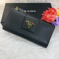 美品✨️プラダ 長財布 折り財布 レザー サフィアーノ ブラック 金ロゴ