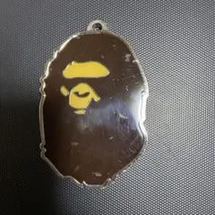 A BATHING APE 非売品ピンバッチ - メルカリ