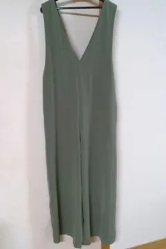 オリーブグリーン Vネック サロペット Lサイズ