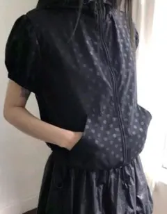 SHEIN 韓国風レトロ ドット柄 ジップアップ 半袖トップスのサムネイル