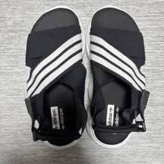 【adidas】黒　レディースサンダルのサムネイル