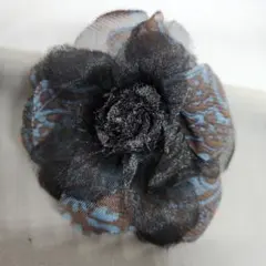 花　コサージュ　黒と茶色の柄入りブローチ　美品
