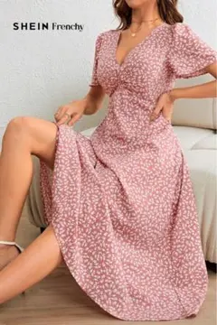 SHEIN Frenchy 花柄プリント ツイストフロント ドレスのサムネイル