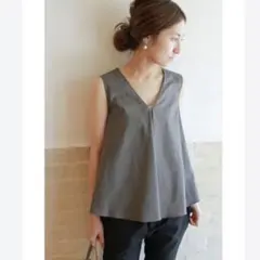FRAMeWORK グレー Vネック ノースリーブブラウス