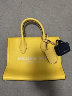MICHAEL KORS イエロー ミニショルダーバッグ　チャーム付き