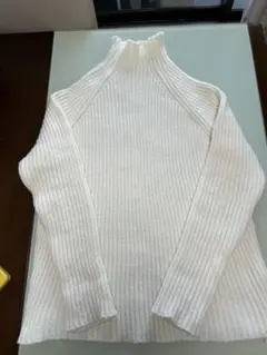リブ編みホワイトセーター　ハイネックセーター