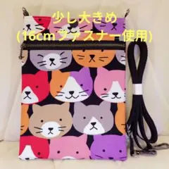少し大きめスマホポーチ　ネコ×大きな顔　黒　【ハンドメイド】