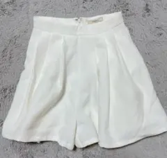 ティティアンドコー ホワイト キュロット ショートパンツのサムネイル