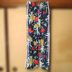 adidas フローラル ワイドパンツ