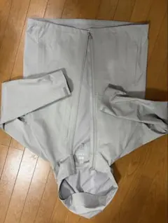 ナイロンジャケット フルジップ フード付き グレー