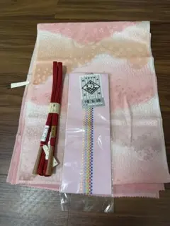 ☆上品☆帯締め、帯揚げ、半襟3枚付の5点セット 箱付和装小物 桜地紋 