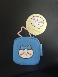 ちいかわ カラビナつき刺繍スクエアミニポーチ　ハチワレ