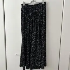 さらさらリラックスフレアワイドパンツ　ブラック　レオパード柄