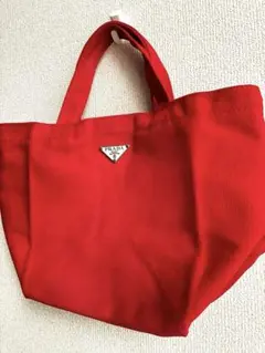 新品 箱付 PRADA 赤 フレグランス顧客限定 ミニトートバッグ 箱付のサムネイル
