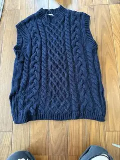 ネイビー ケーブル編み ニットベスト