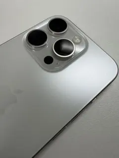 美品 iPhone 15 Pro ホワイトチタニウム 256GB 本体
