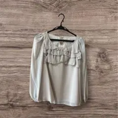 【クリーニング済】上品フリル ブラウス M 大人可愛い 通勤 美品のサムネイル