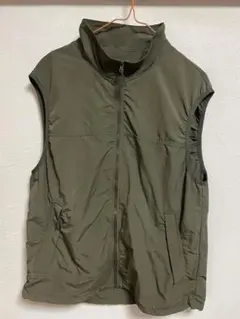 GU ジーユー ナイロンジップアップベスト M