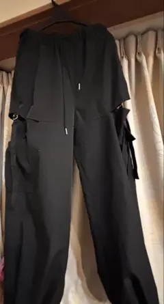 黒いカーゴパンツ ウエストゴム付き