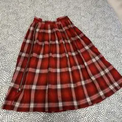 赤と白のチェック柄フレアスカート