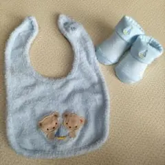 Familiar ファミリア水色 クマ刺繍 スタイ　靴下セット