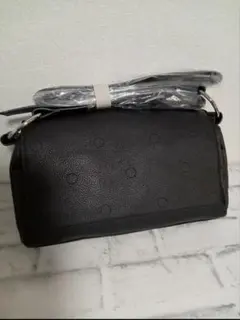 ビアズリー風　ブラックショルダーバッグ　ドット柄